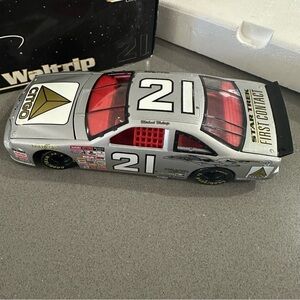 Star Trek First Contact #21 Michael Waltrip NASCAR Diecast 1:24 Limited Edition